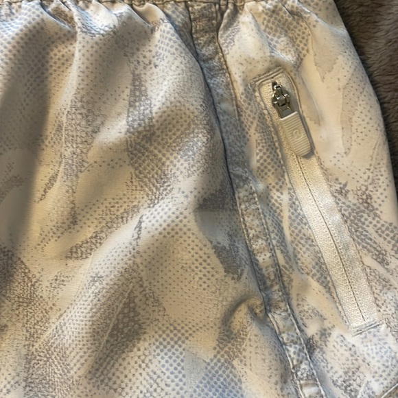 Lululemon Tracker Low-Rise Short - Picture 7 of 11
